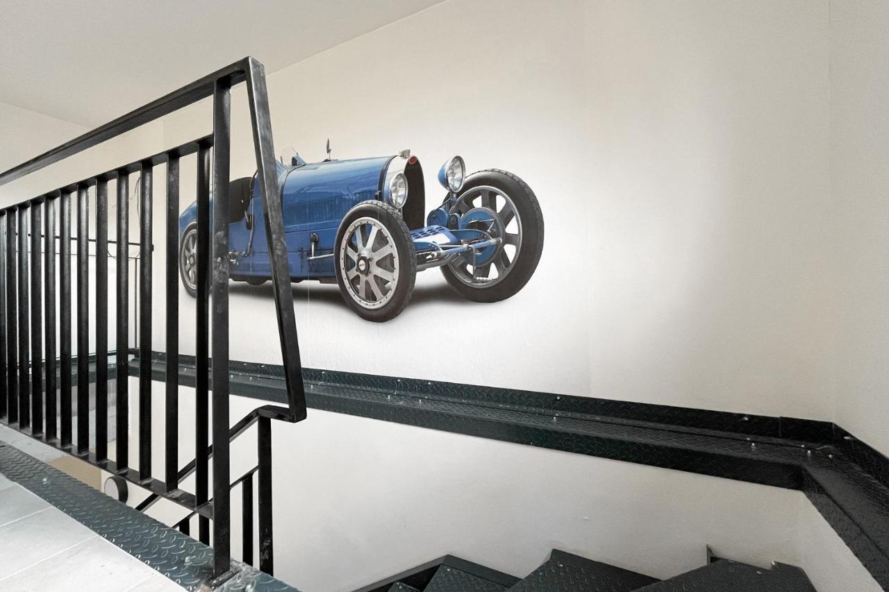 Hotel Double Red Cars Museum Brezno Exteriér fotografie